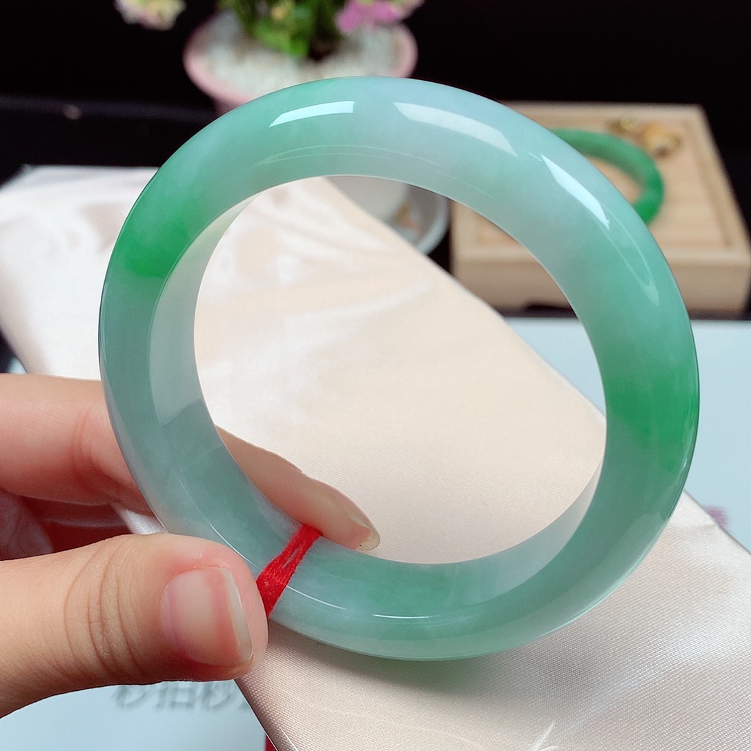 翡翠未镶嵌手镯1966