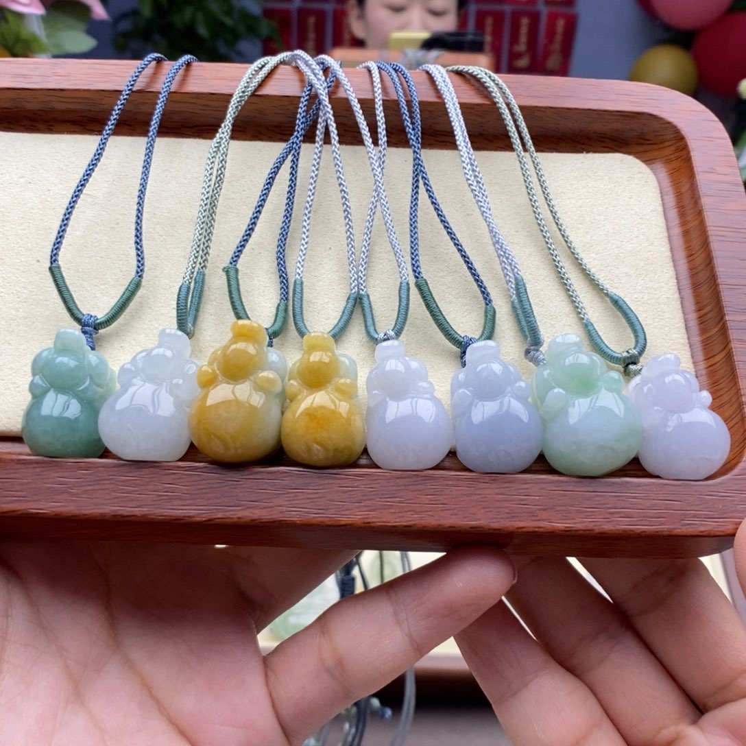 颈饰未镶嵌翡翠吊坠多样性发货发其一