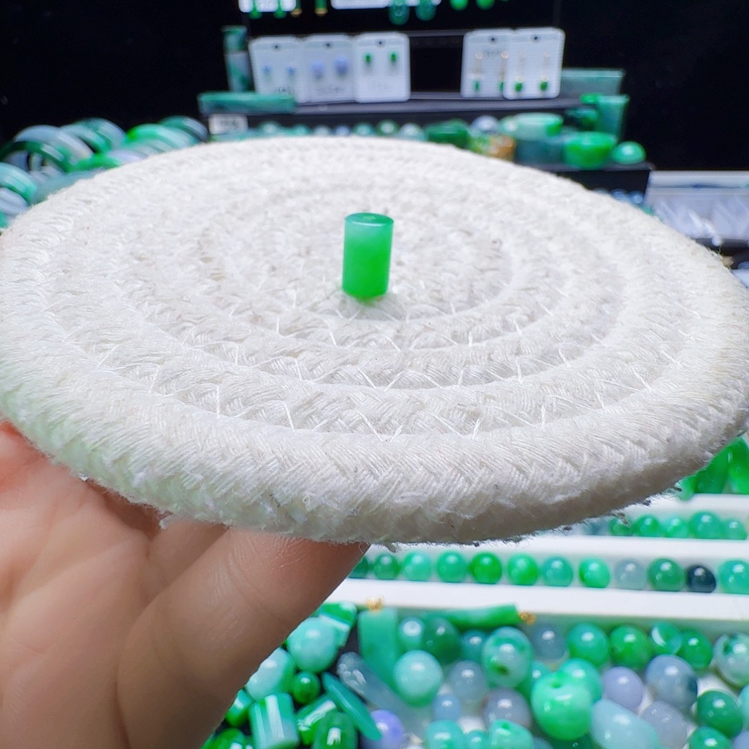 宓***遥翡翠散珠卡6.3-9.5mm桶珠