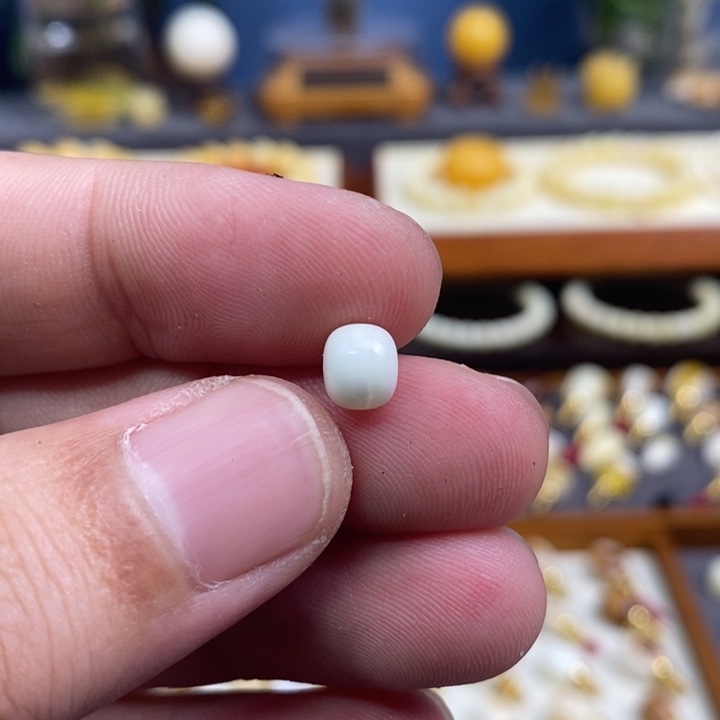 祖***)蜜蜡未镶嵌裸石配饰尺寸7