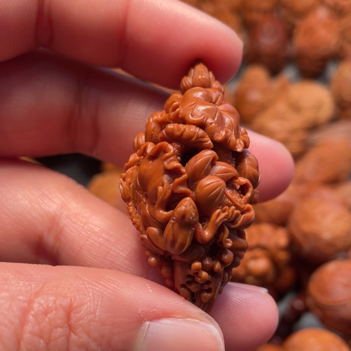 【闪购商品】橄榄核手串/手链镂空荷塘月色。