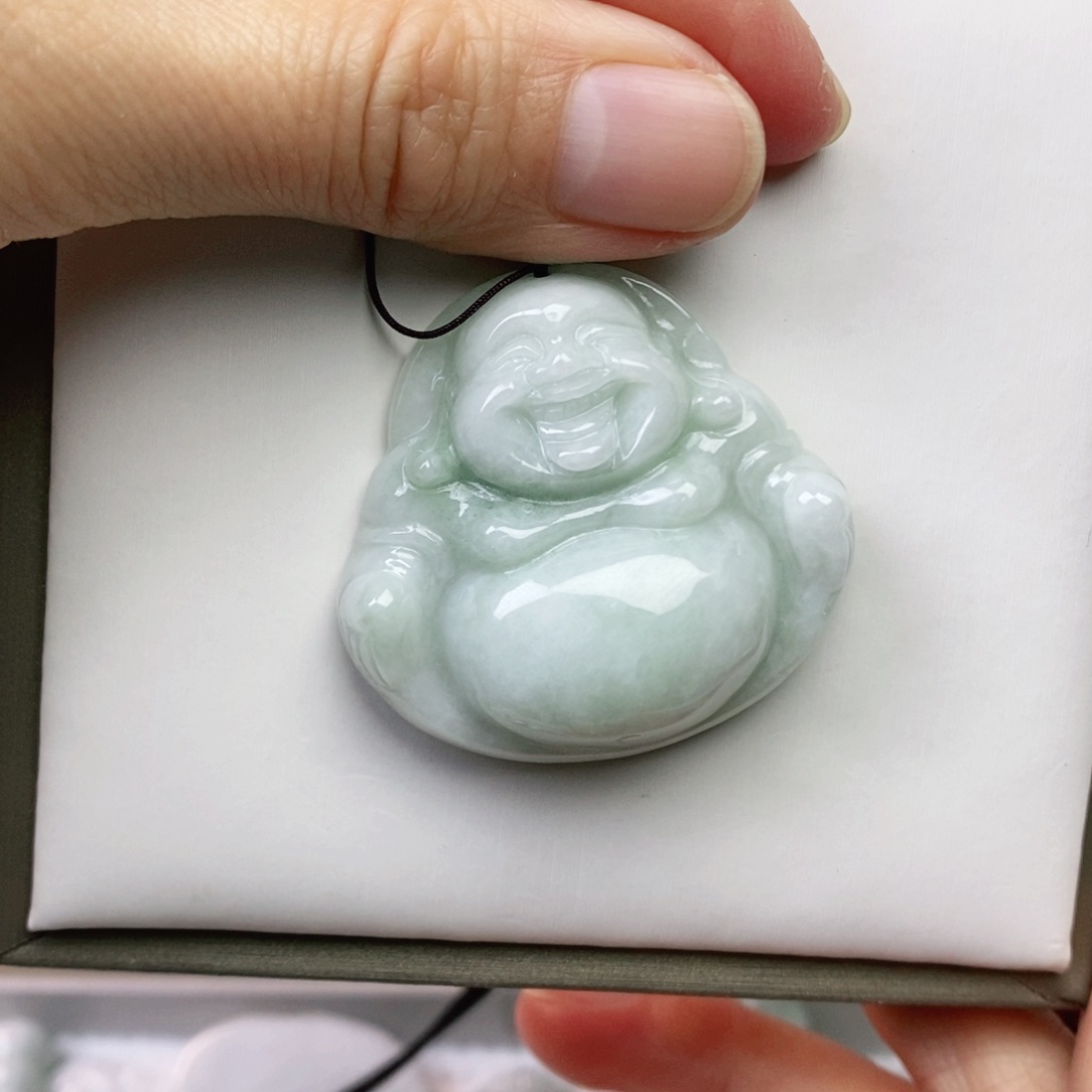 翡翠颈饰未镶嵌佛公