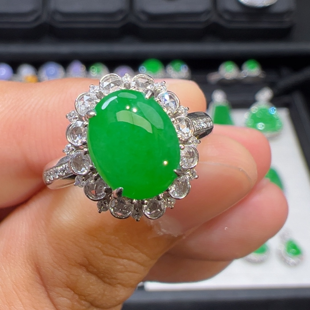 翡翠戒指18K金镶嵌戒指