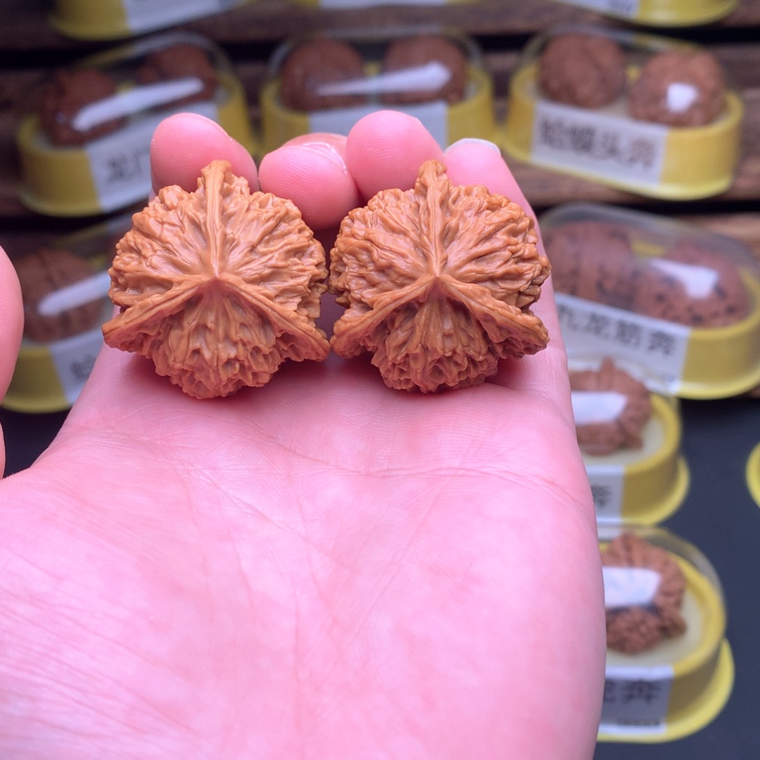 文玩核桃吊坠盘龙纹奔