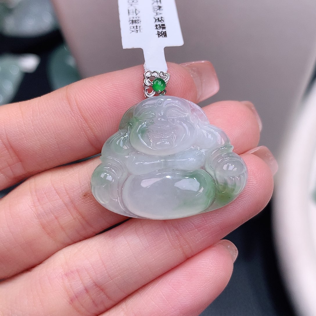 颈饰18K金镶嵌翡翠飘绿佛公