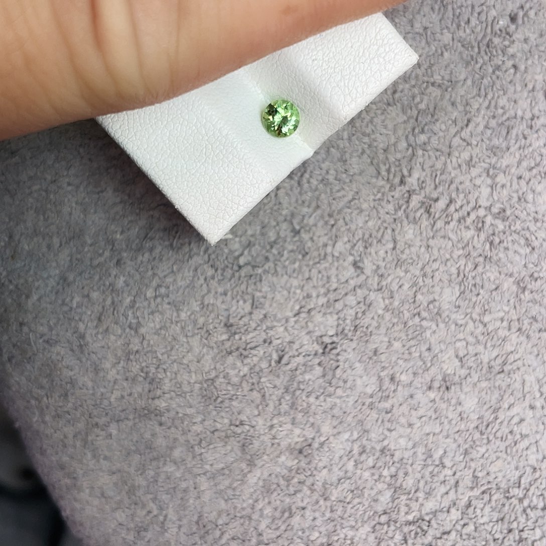 微***城翠榴石裸石未镶嵌0.48Ct。   