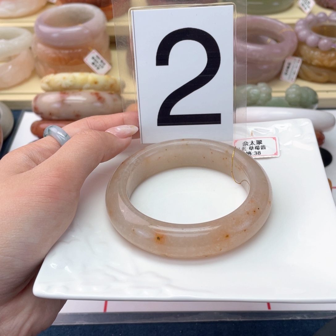 石英岩玉未镶嵌手镯