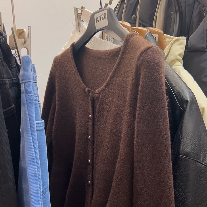 ****吉模特自留 小裙摆感觉的咖色毛衣