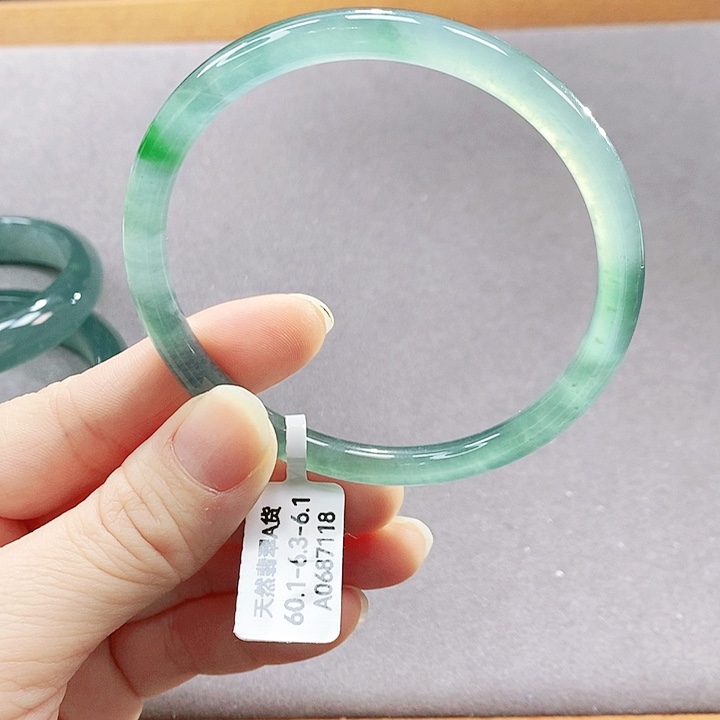 翡翠未镶嵌手镯（圆镯）