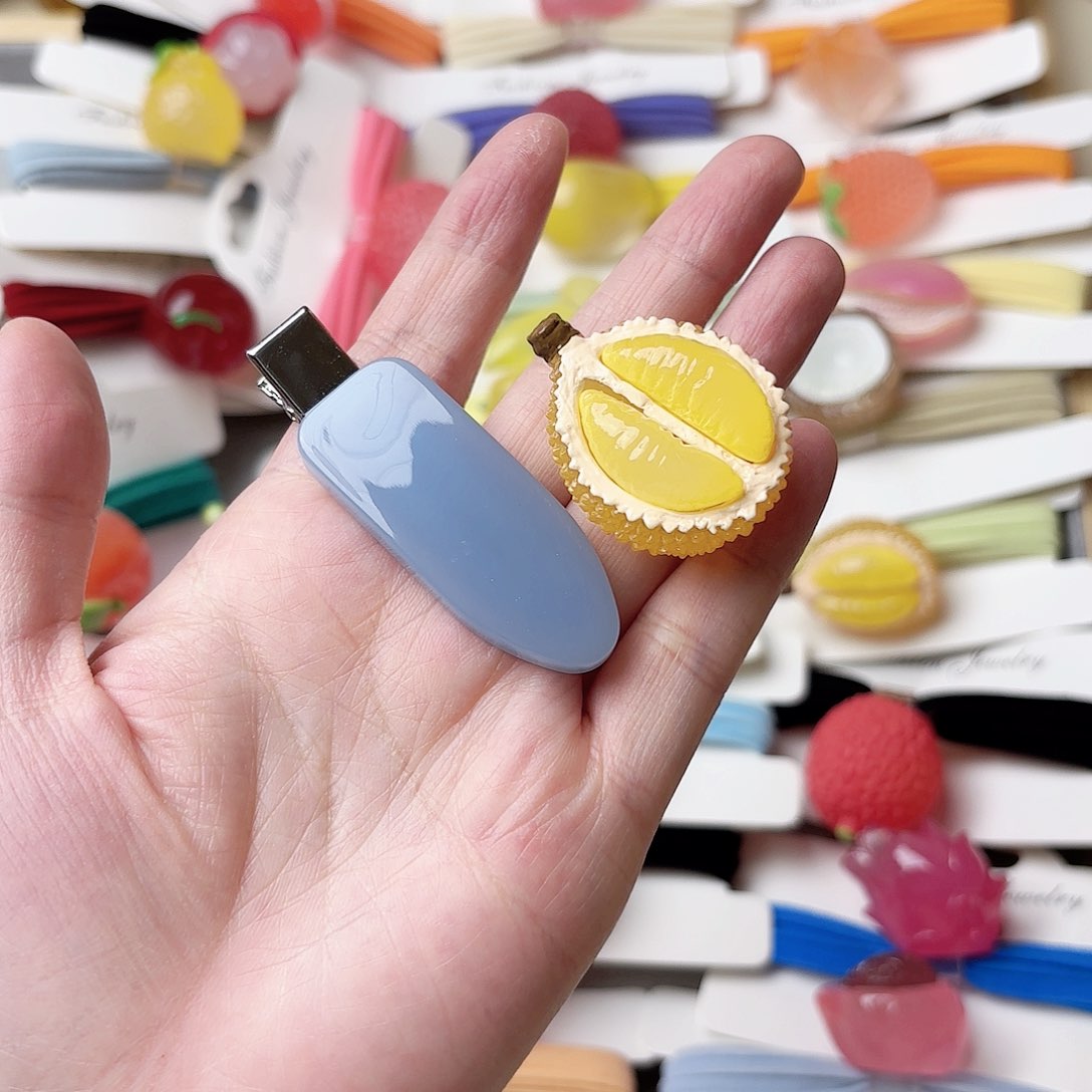 布艺非金属鸭夹一个