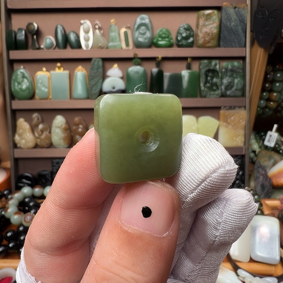 和田玉未镶嵌颈饰新疆青梅色平安扣细度一般爆油料20.9/11mm