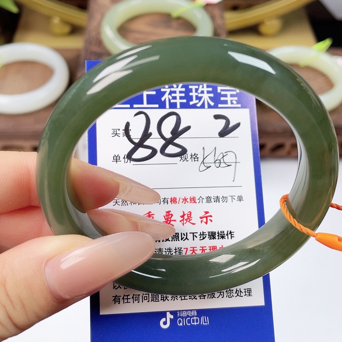 和田玉未镶嵌手镯