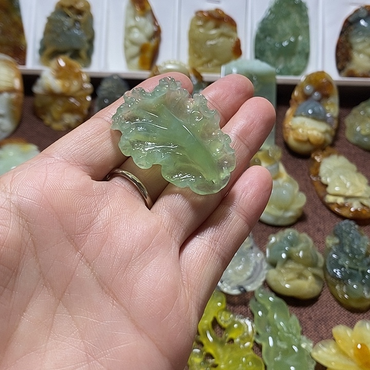 蛇纹石玉合金颈饰