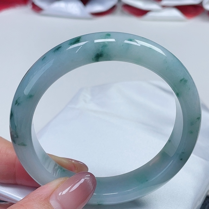翡翠手镯未镶嵌缅甸翡翠