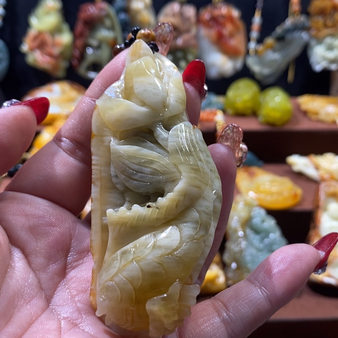 蛇纹石玉颈饰未镶嵌