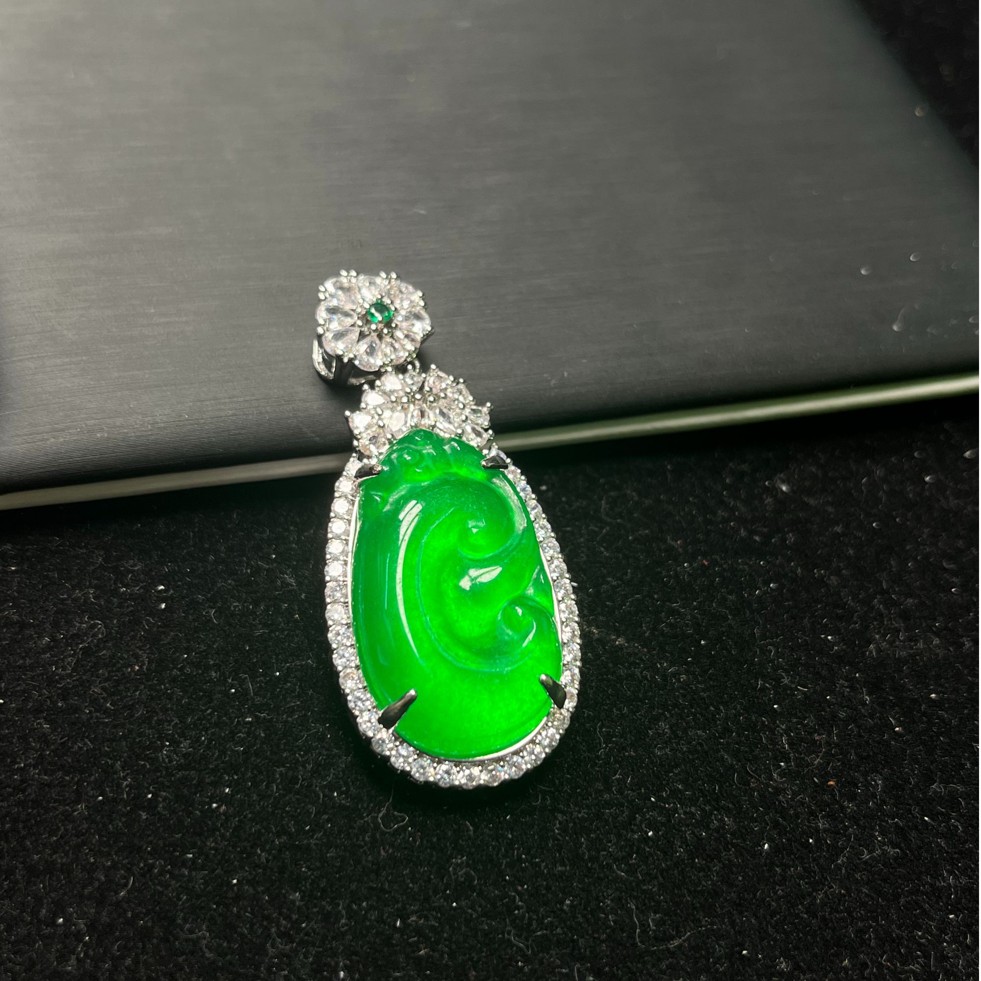 [停业清货]阳绿色缅甸天山翠如意吊坠-赠链-162-多样性发一