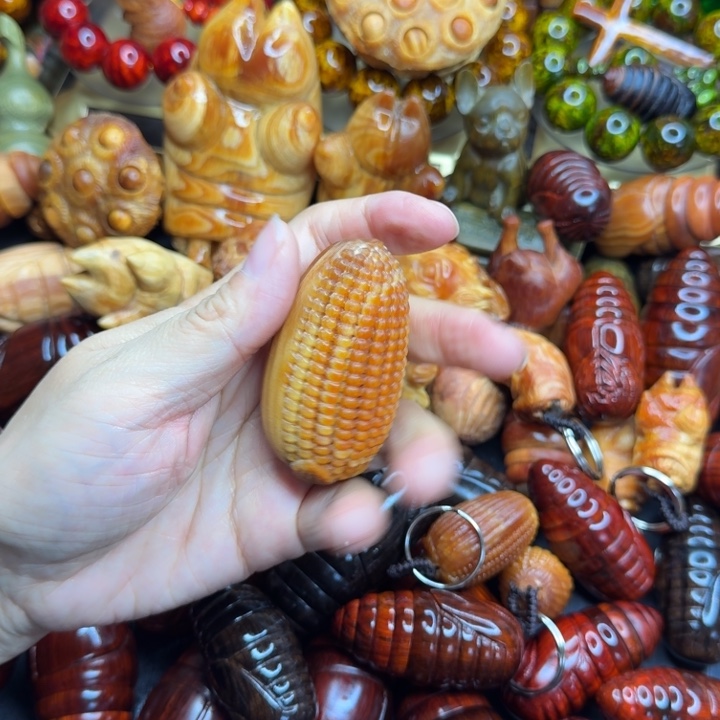 松木琥珀木文玩把件