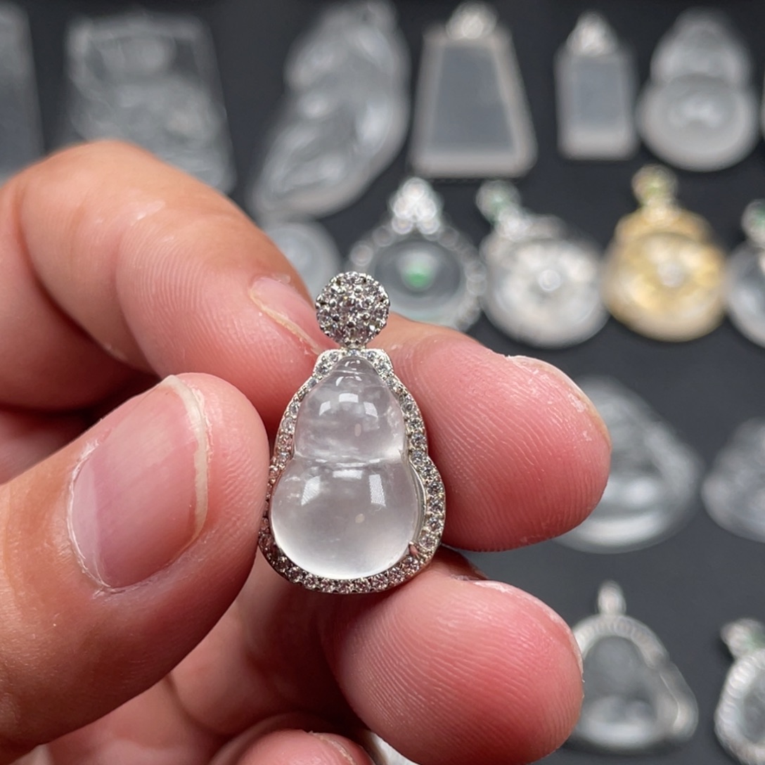 石英质玉合金颈饰