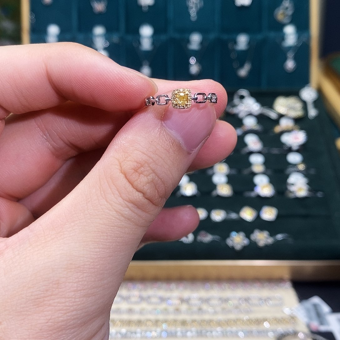 钻石戒指/指环18K金镶嵌戒指