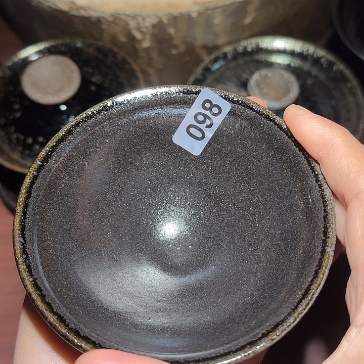 阳***0茶盏我不在这里吃饭的