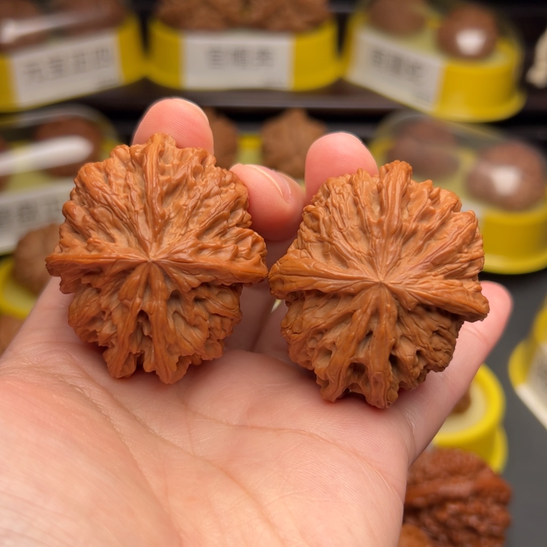 文玩核桃吊坠野牛