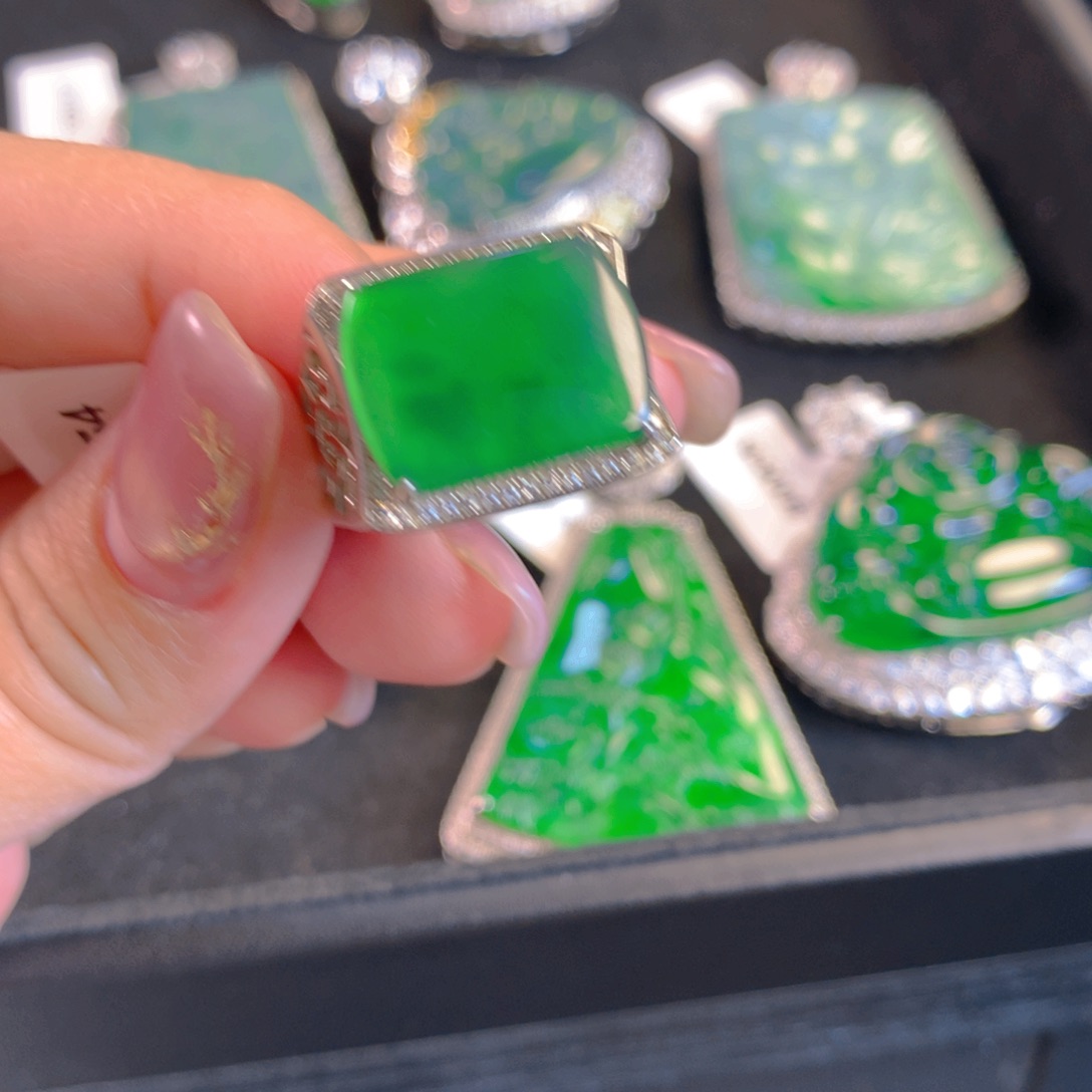 翡翠颈饰银S925镶嵌翡翠