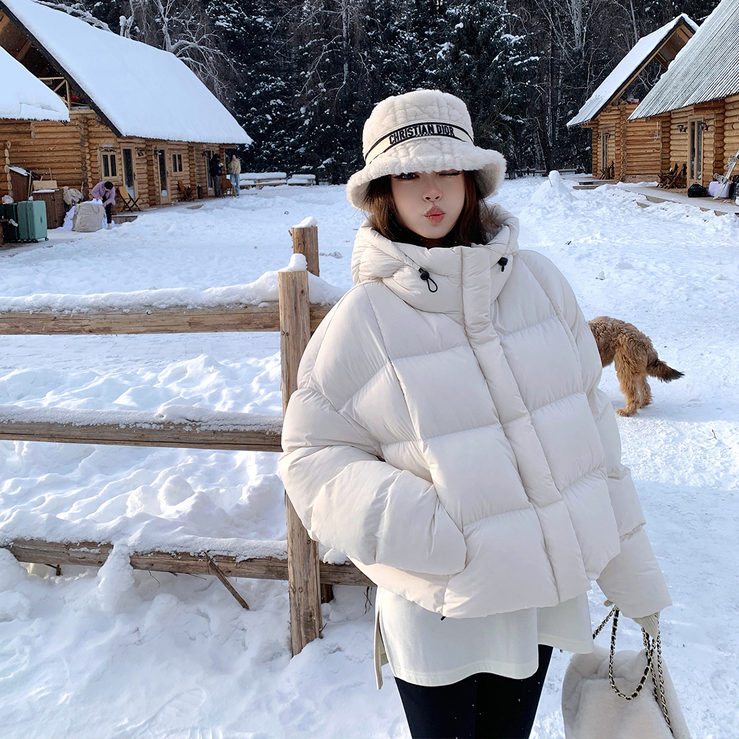 “泡芙羽绒服”轻量感90白鸭绒 奶乖小短款经典慵懒泡芙羽绒服！