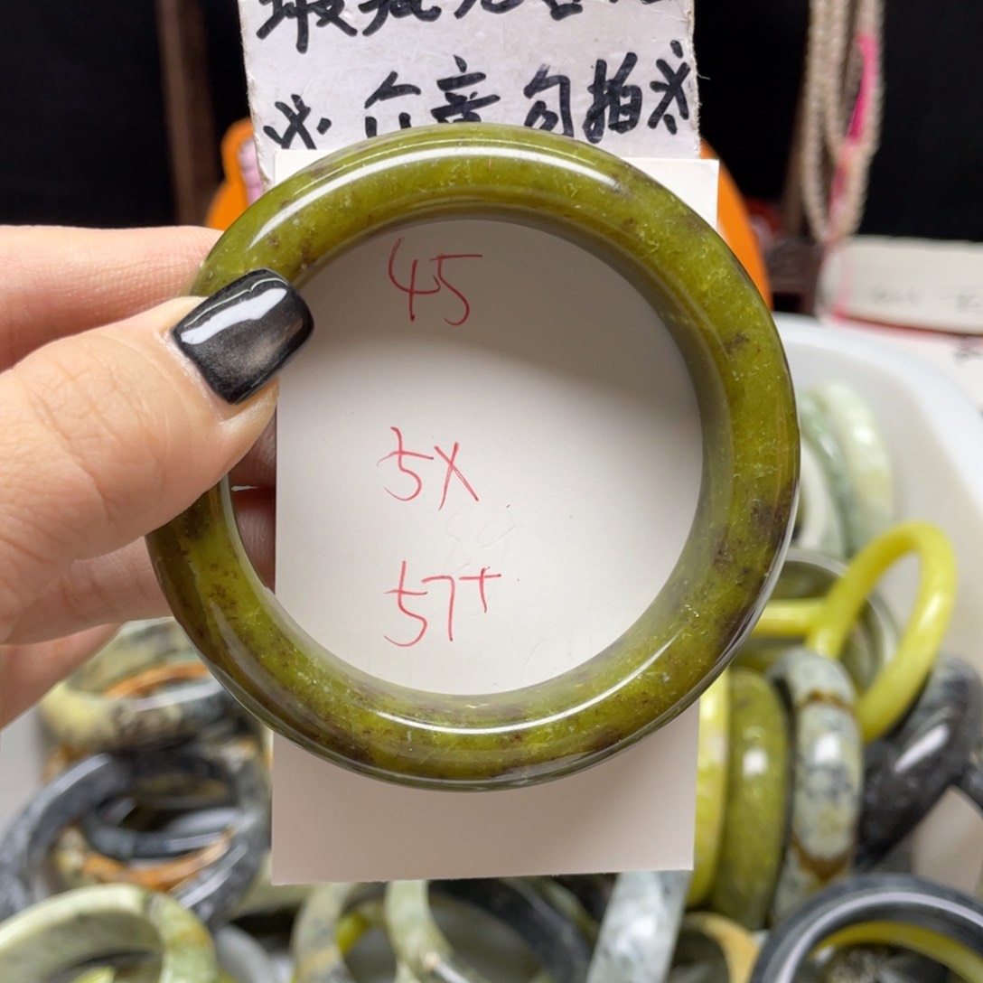 蛇纹石玉未镶嵌手镯