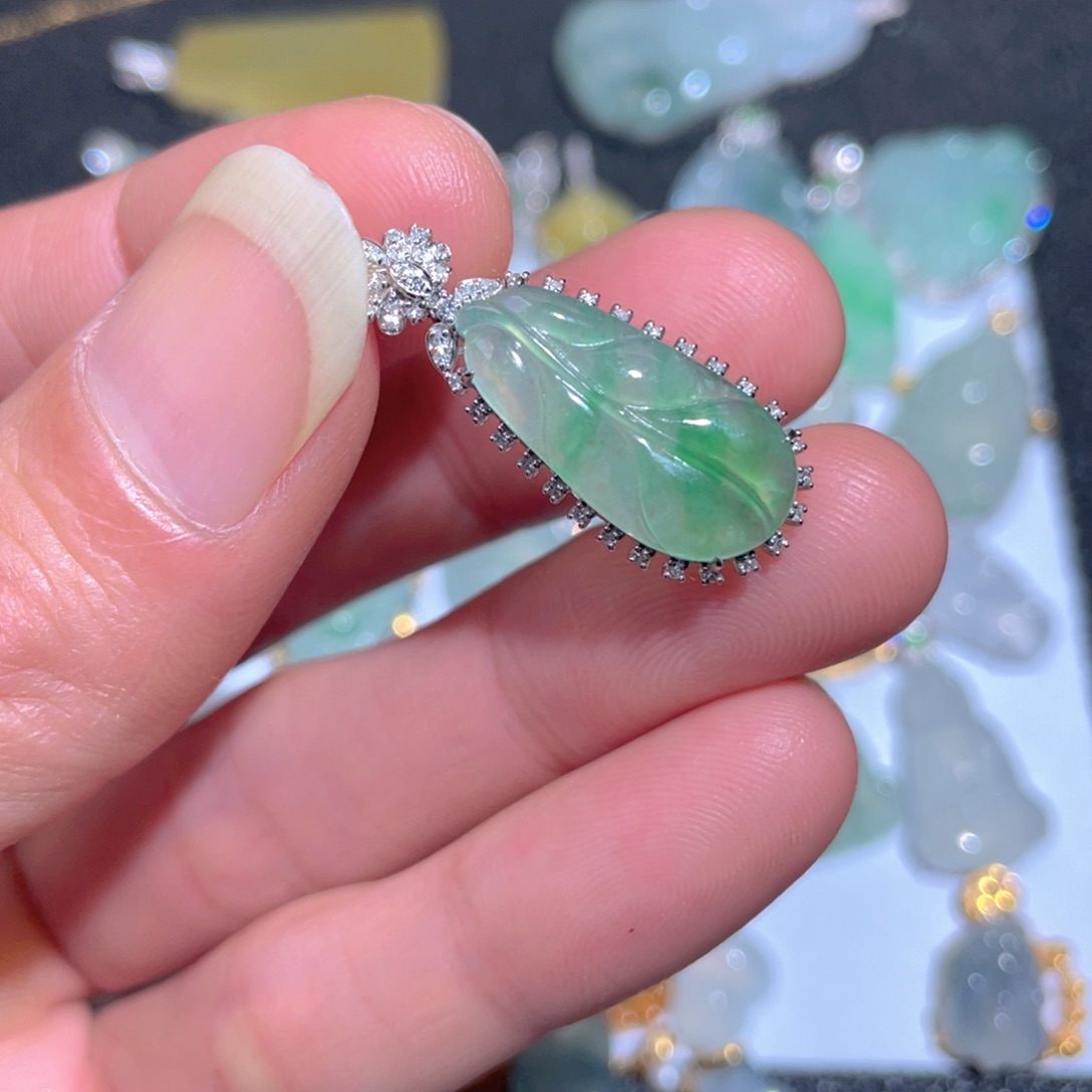 翡翠颈饰18K金镶嵌翡翠