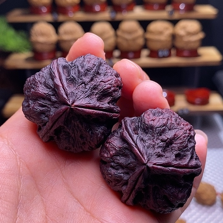 文玩核桃把件?***幸金刚岩三棱磕尖99