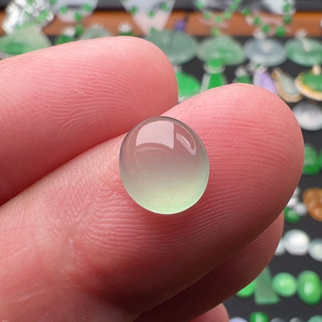 翡翠颈饰未镶嵌蛋面8.4