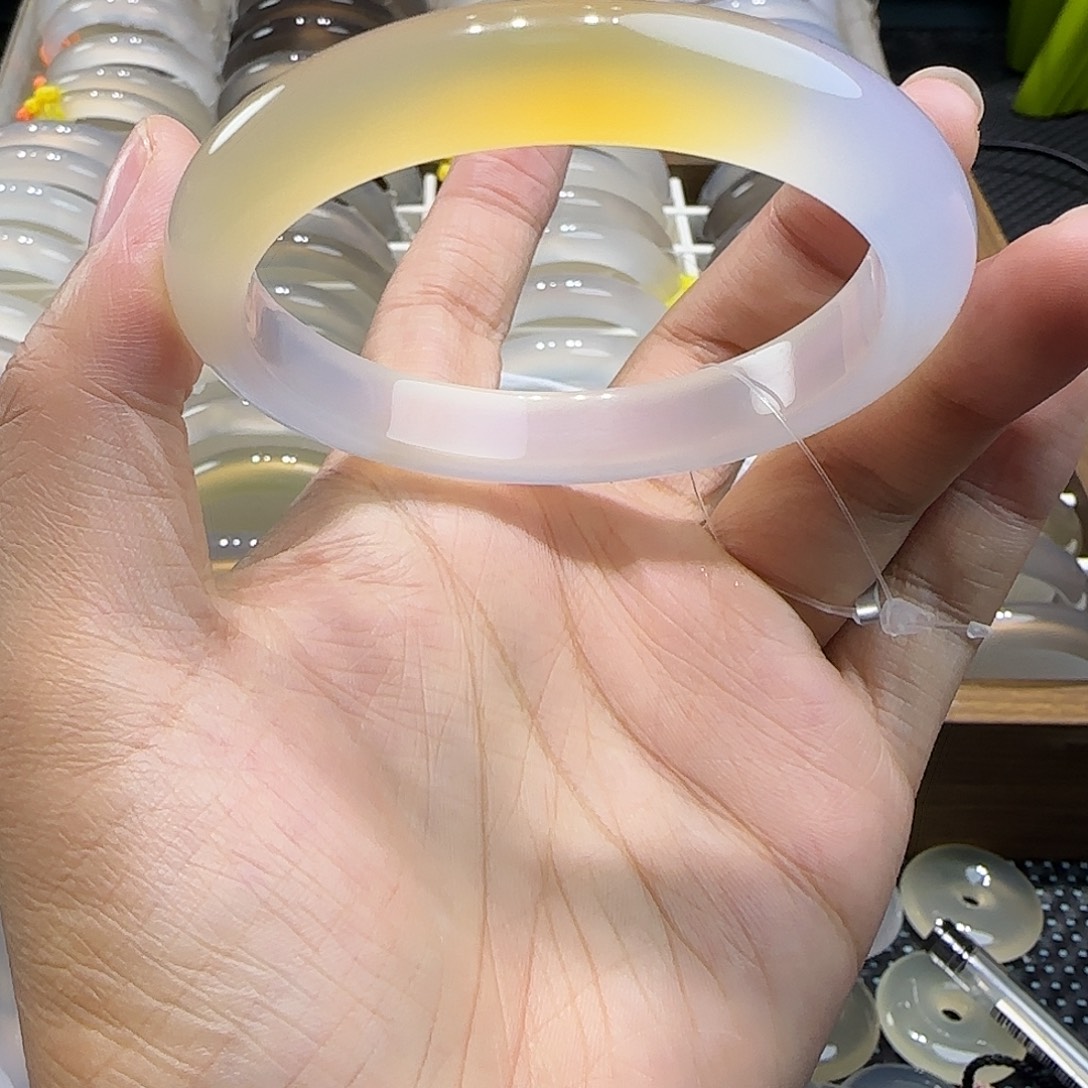 玛瑙/玉髓未镶嵌手镯56一口糖