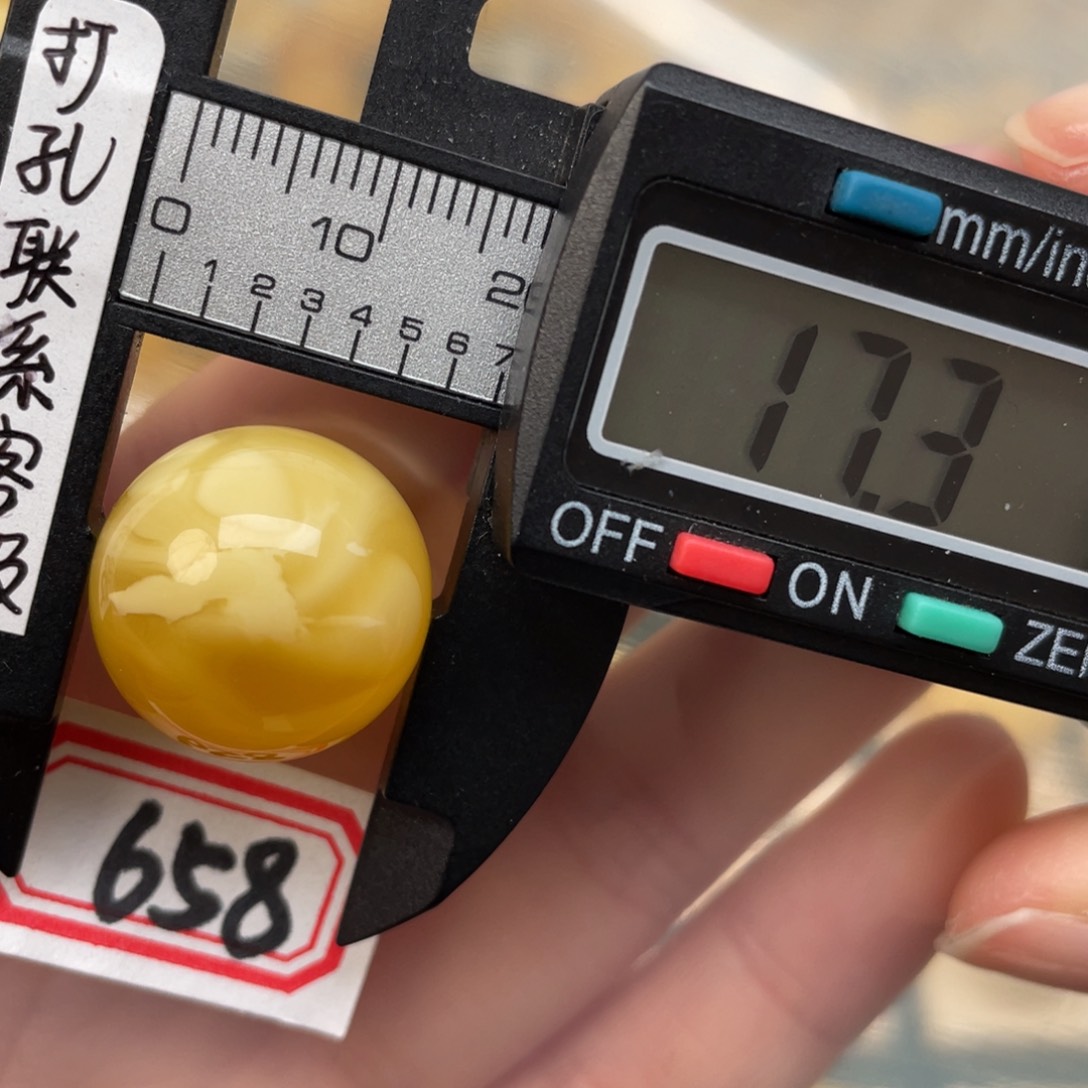 蜜蜡裸石未镶嵌蜜蜡