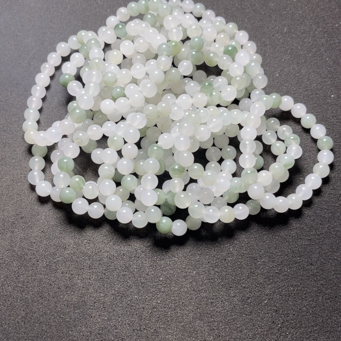 颈饰未镶嵌石英质玉你****。