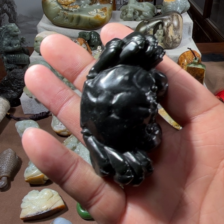 和田玉未镶嵌把件