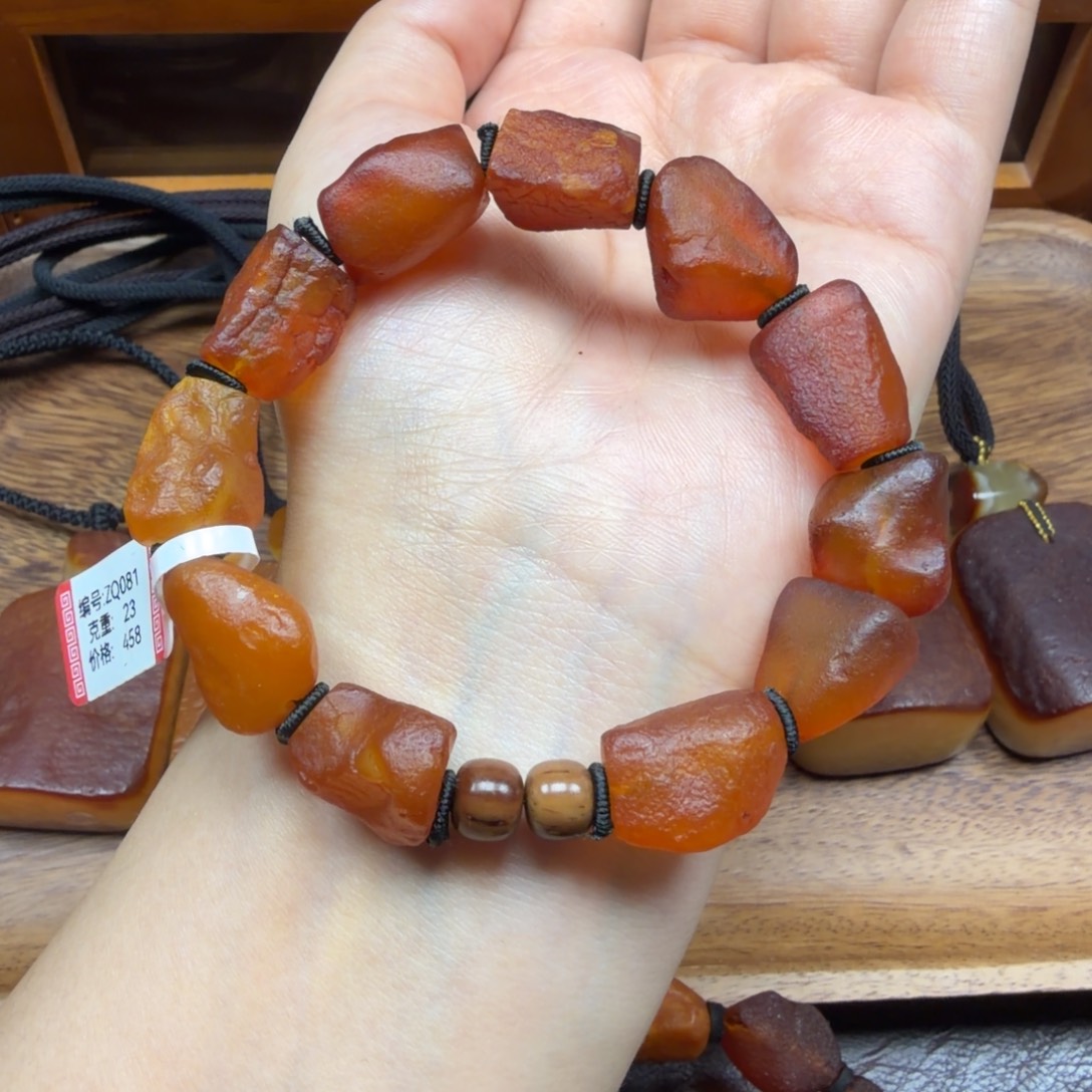 琥珀未镶嵌吊坠(赠链)