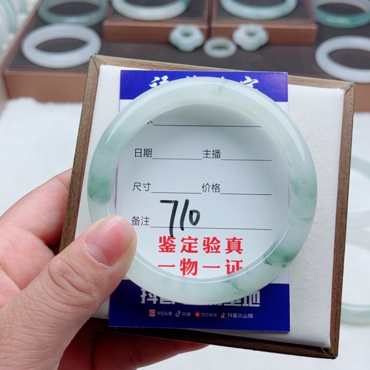 未镶嵌手镯石英质玉霞**X