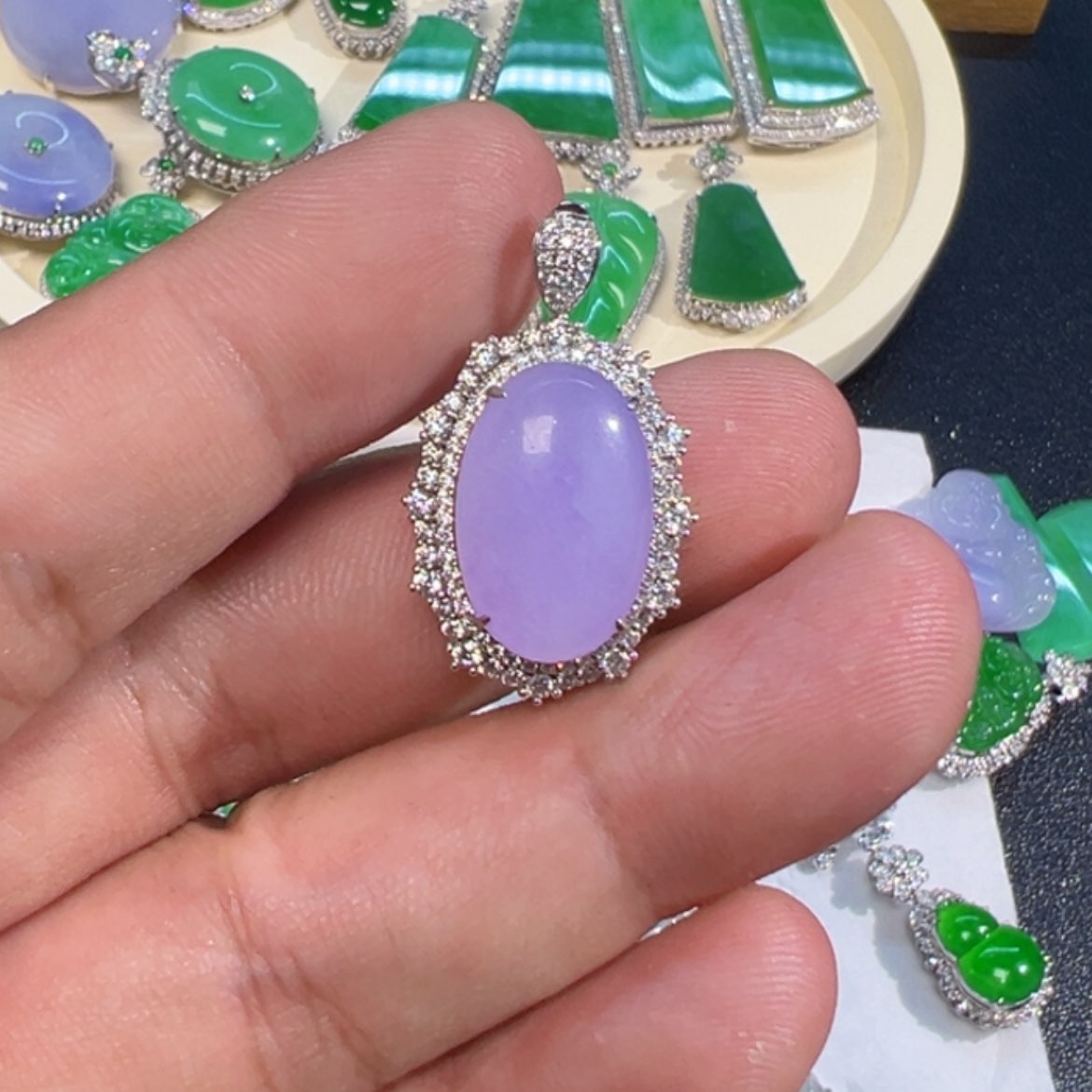 【闪购商品】翡翠颈饰18K金镶嵌缅甸天然翡翠妖紫色蛋面