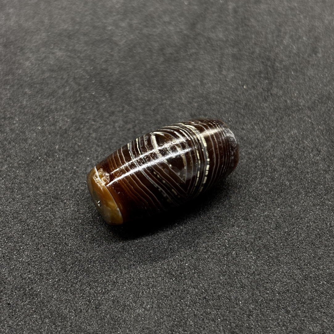 藏系满金皮缠丝玛瑙（对孔25.0mm直径13.3mm.精品推荐）