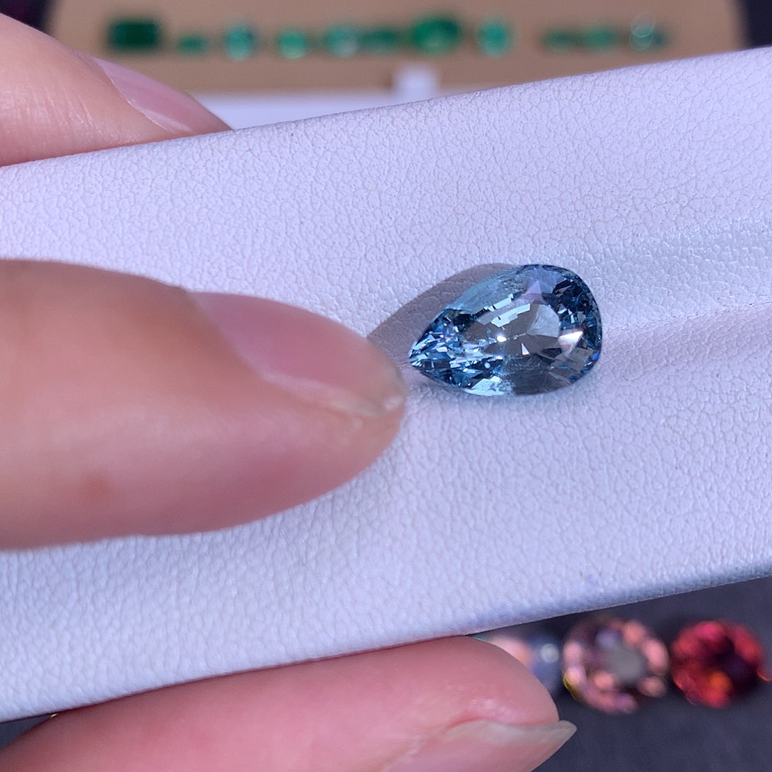 海蓝宝石笔搁未镶嵌3.035ct