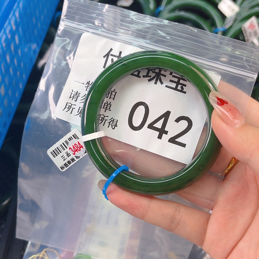 颈饰未镶嵌和田玉石****部手镯55 042