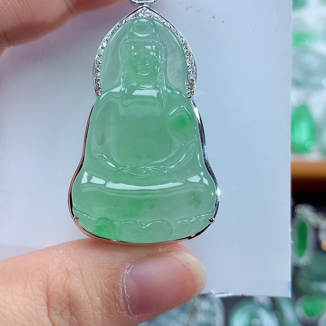 翡翠18K金镶嵌颈饰佛