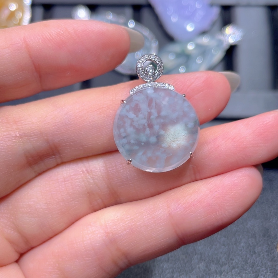 颈饰18K金镶嵌翡翠翡翠