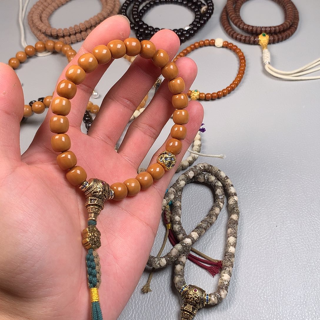 吊坠猴头核桃。。。。。。。。。。。。