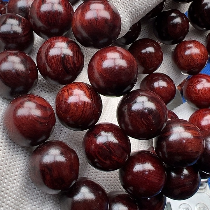 花梨木类红降15圆珠红肉满油单圈（瑕疵）