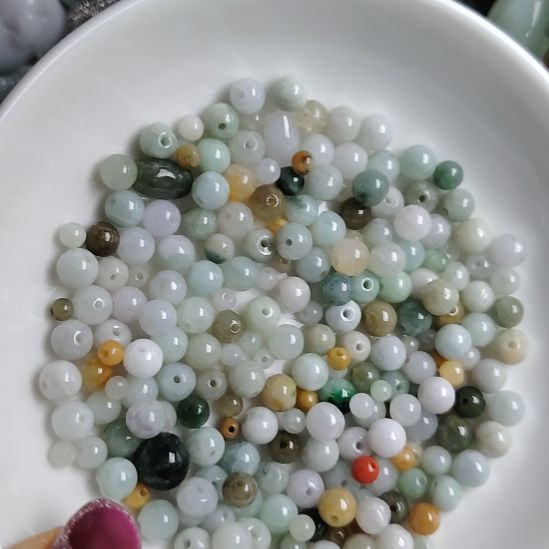翡翠未镶嵌颈饰珠子一碗