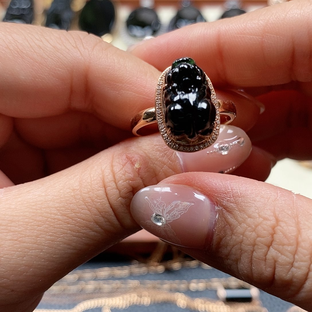 翡翠戒指18K金镶嵌墨翠戒指