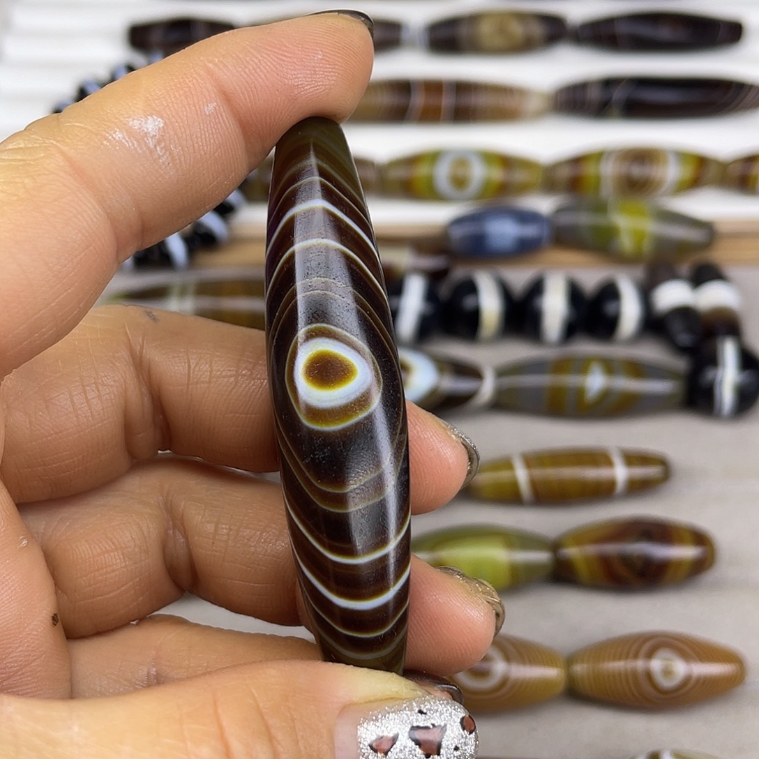 杰***少玛瑙/玉髓散珠缠丝玛瑙