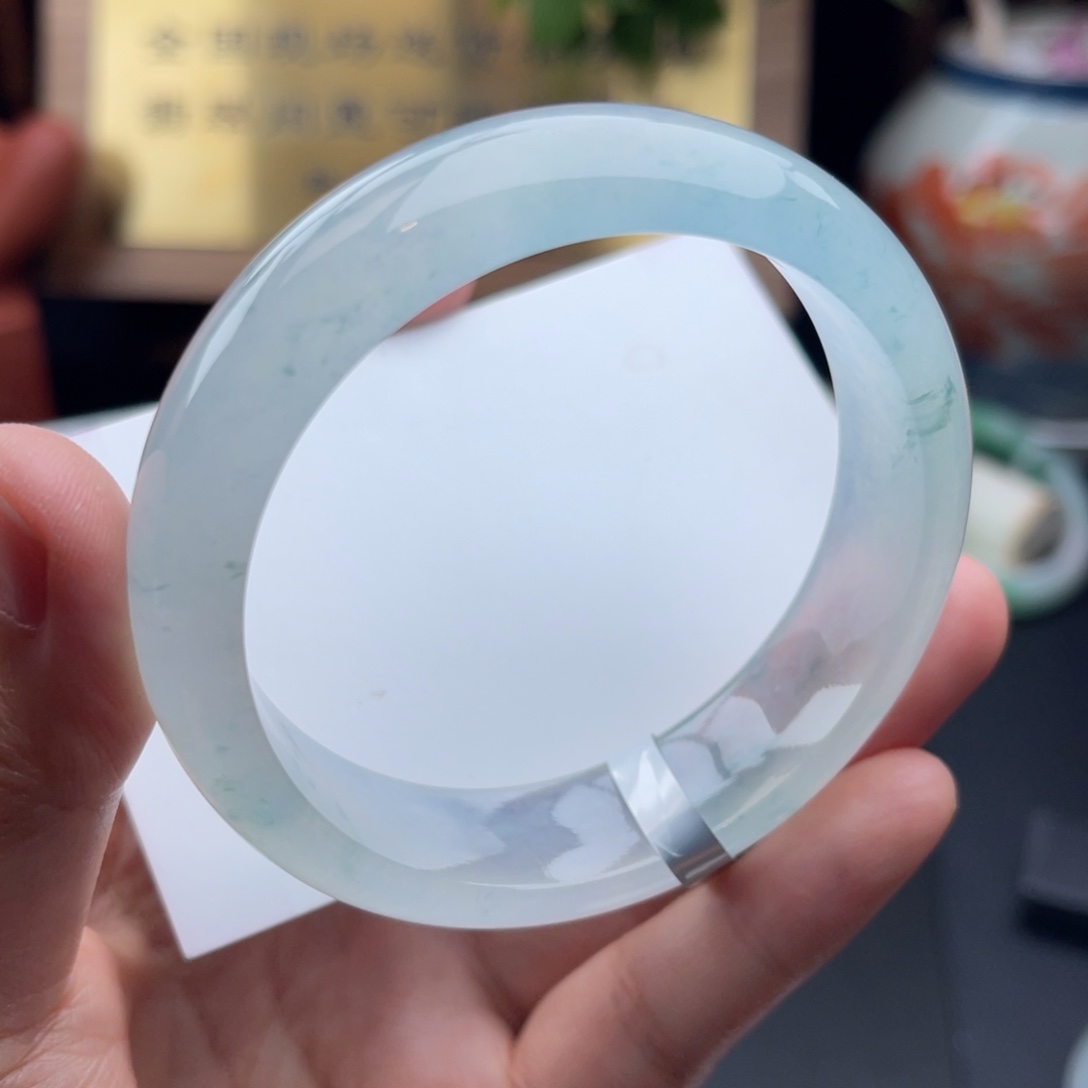 翡翠手镯未镶嵌正圈