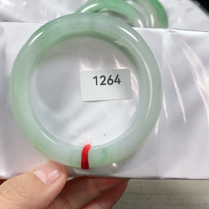 翡翠手镯未镶嵌天然翡翠手镯02